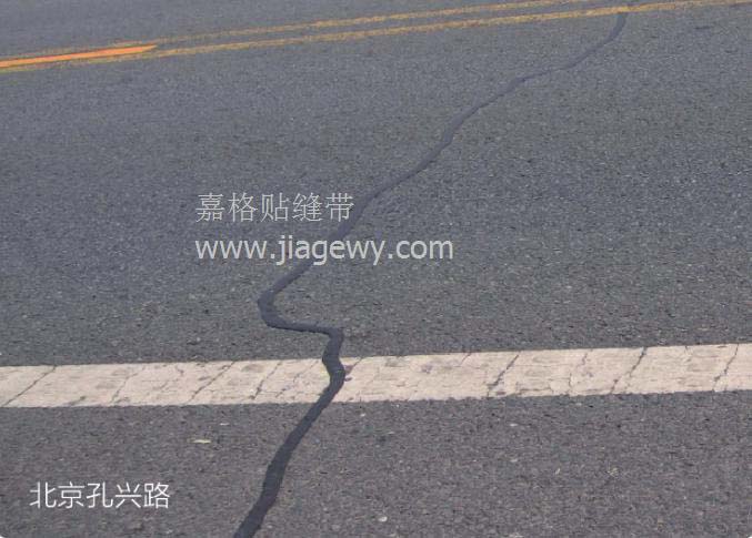 孔兴路贴缝带施工后效果