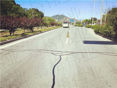 公路贴缝带