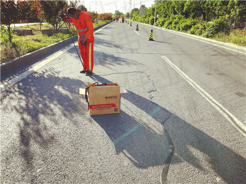 公路贴缝带