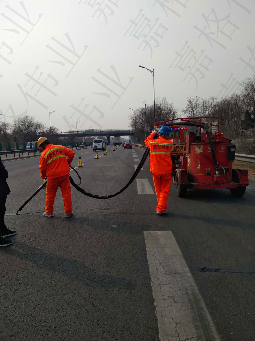 道路灌缝胶施工