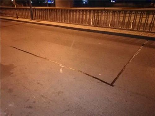 沥青路面自粘贴缝带