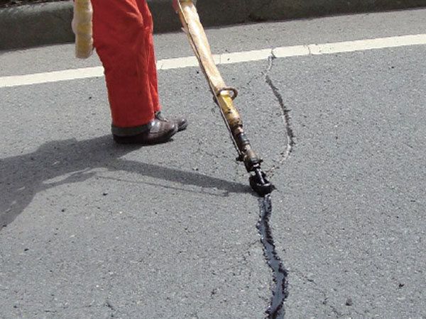道路灌缝胶施工注意事项